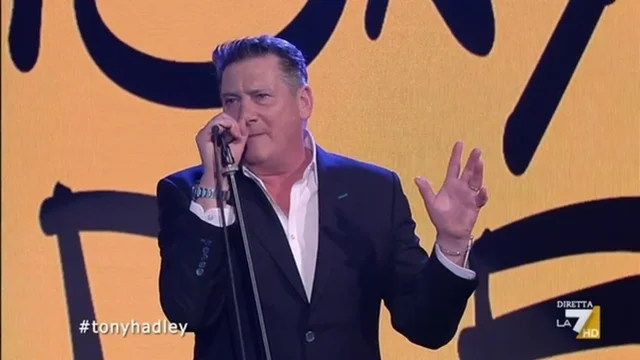 Tony Hadley canta la sua "Through the Barricades" a Propaganda Live