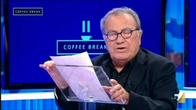 UN PAESE PER VECCHI