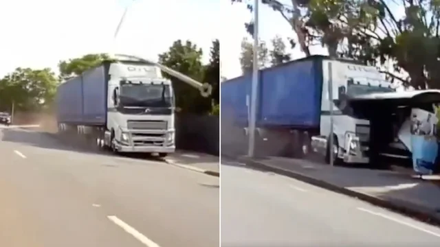 Camion fuori controllo: abbatte il lampione e sfonda la fermata dell'autobus