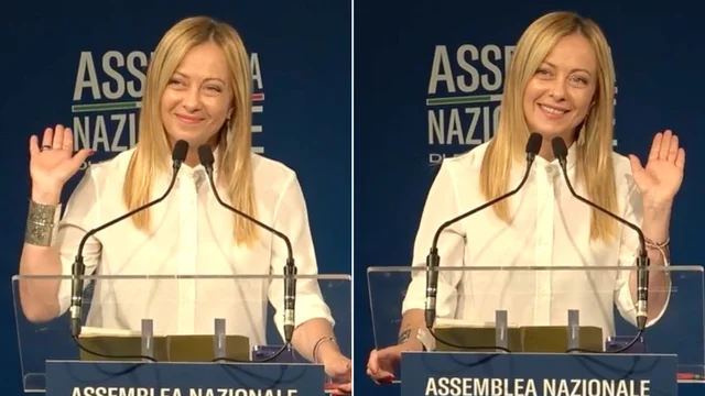 Giorgia Meloni saluta con la mano destra, poi scherza così: il video