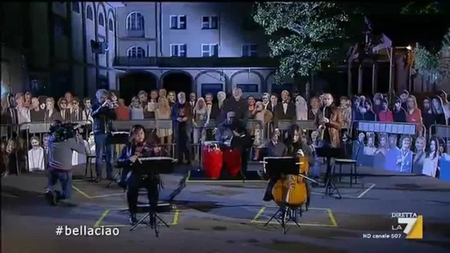 La #propagandaorkestra festeggia la Liberazione con una Bella Ciao distanziata ma unita