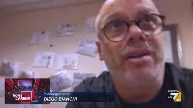 Migranti, Diego Bianchi dalla nave di MSF: "Le persone a bordo hanno capito che il criterio è: chi sta bene è fregato"