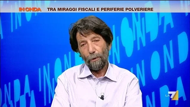 Cacciari:'Possibile che non ci sono caserme libere dove collocare questi poveracci?'