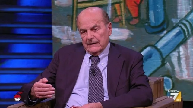 Chi non salta comunista è, Bersani sul balletto dei leader di centrodestra: "E chi salta, che governo è? Di saltimbanchi..."