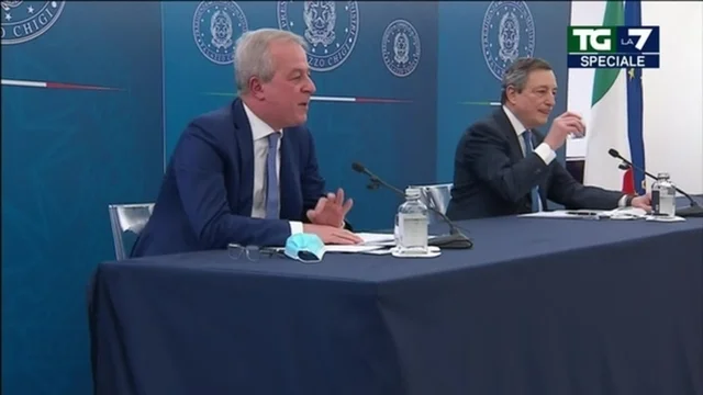 Vaccino AstraZeneca, Franco Locatelli: "Raccomandato agli over 60, ma non è certo proibito agli altri"