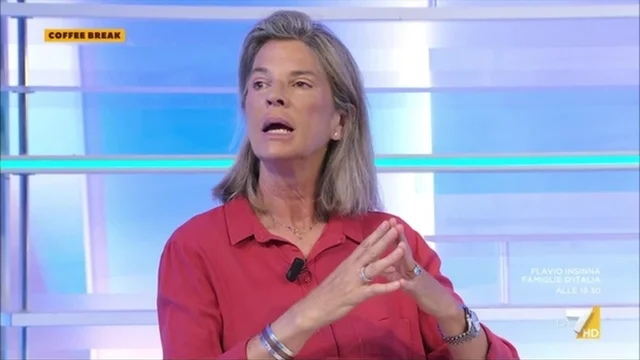 NATO, Claudia Fusani: "L'aumento della spesa militare al 2% è un barbatrucco"