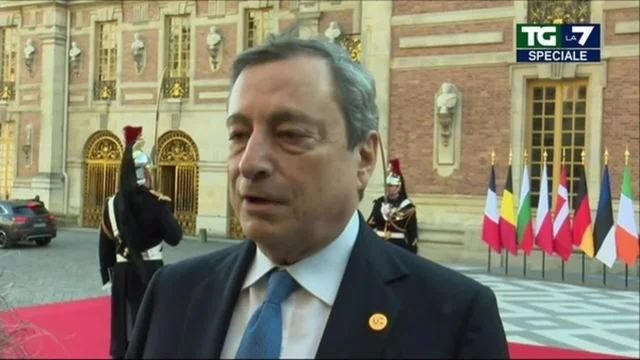 Vertice Ue, Draghi: "Italia e Francia allineate su sanzioni e sostegno ai nostri Paesi. Continueremo a chiedere a Putin di cessare le ostilità"