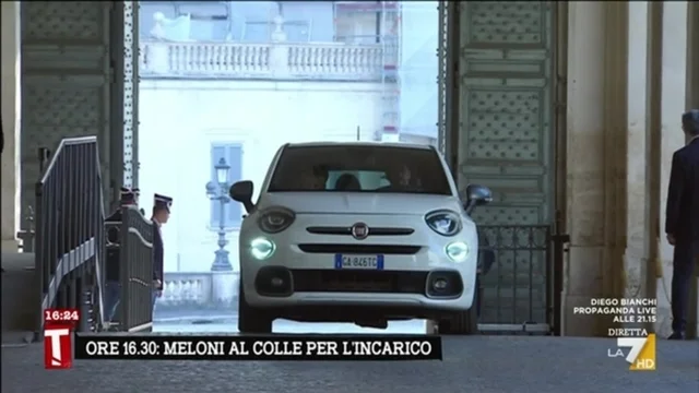Quirinale, l'arrivo di Giorgia Meloni in Fiat 500