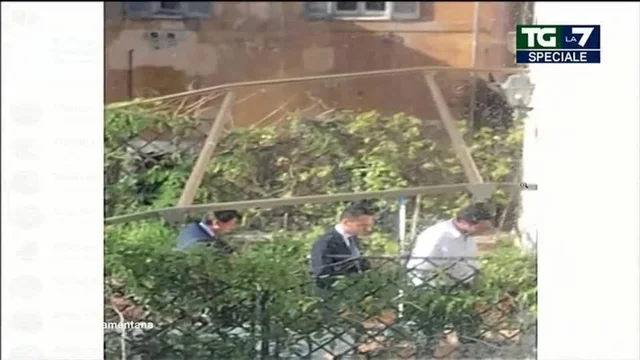 Mentana: 'Ecco la foto della riunione segreta sui tetti tra Conte, Salvini e Di Maio'