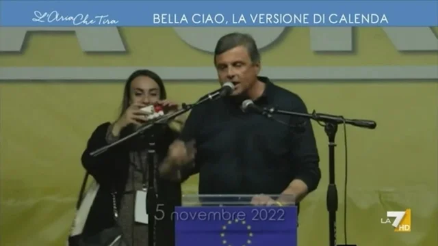Carlo Calenda 'intona' Bella Ciao: "Noi siamo 'intitolati' a cantare 'Bella Ciao', porcaccissimo Giuda!"