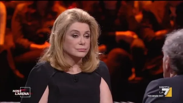 Catherine Deneuve risponde a Massimo Giletti che racconta di una ex fidanzata attrice: sul set il problema non sono i baci ma la prossimità