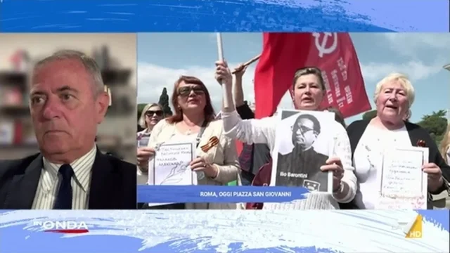 Roma, le donne russe che difendono Putin: "Il più grande di tutti i tempi"