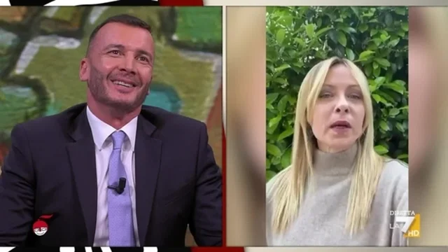 Gli uccellini nel video di Meloni, Floris a Casalino: "Erano voluti?"