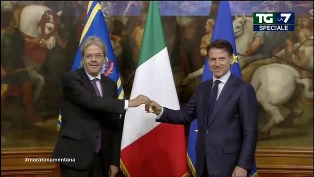 Il rito del 'Passaggio della Campanella' e la foto del gruppo di comando del nuovo Governo
