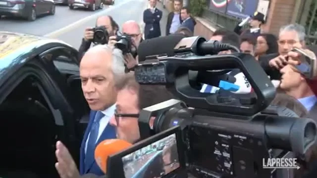 Migranti, Piantedosi: "Carico residuale? Non accettiamo lezioni da nessuno"
