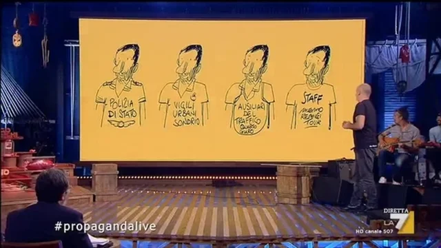 Il destino di Matteo Salvini letto attraverso le sue magliette