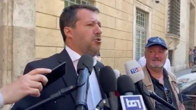 Green pass, la giornalista incalza Salvini: "È una resa incondizionata?". Lui replica irritato: "Ma che domanda è?"