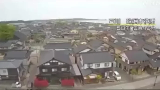 Giappone, la terra trema: il video del terremoto