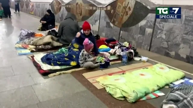 Ucraina, le drammatiche immagini di Francesca Mannocchi dalla metropolitana di Kharkiv