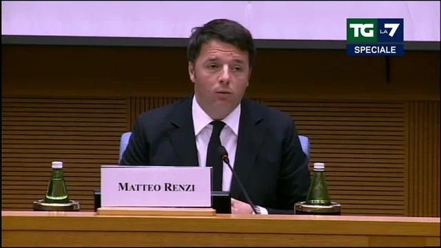 Conferenza Stampa Matteo Renzi: su Ambiente siamo passati da 'piove governo ladro a non piove governo killer'