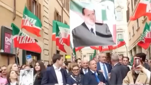 Forza Italia festeggia in piazza la riforma della magistratura: “Realizzato il sogno di Berlusconi”