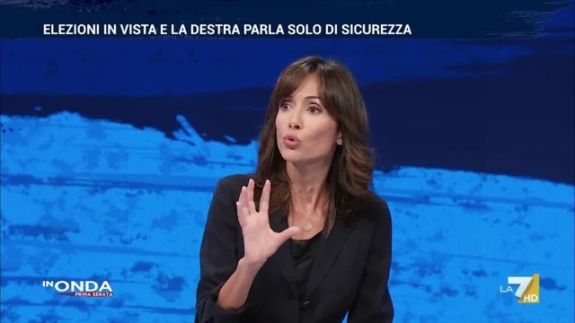 Carfagna replica a Renzi: "Vederlo con Conte mi provoca beatitudine, escludo un'alleanza con Vannacci"