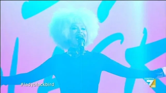 "It's not that easy": Lady Blackbird sul palco di Propaganda Live