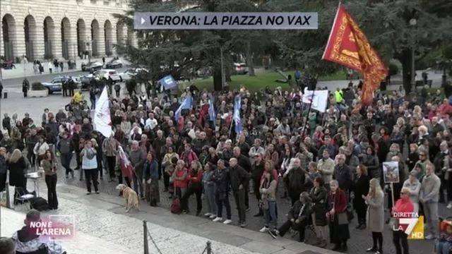 Verona, in ritorno in piazza dei no vax