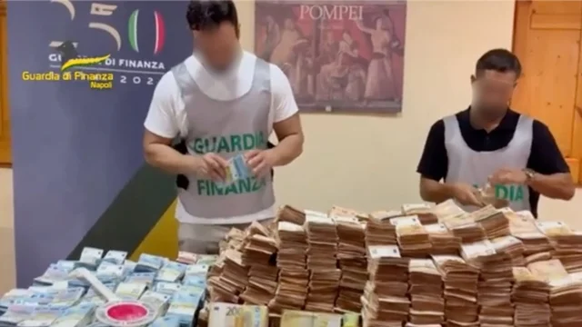 Napoli, Guardia di Finanza trova 8 milioni di euro dietro l'armadio di un medico | LA7