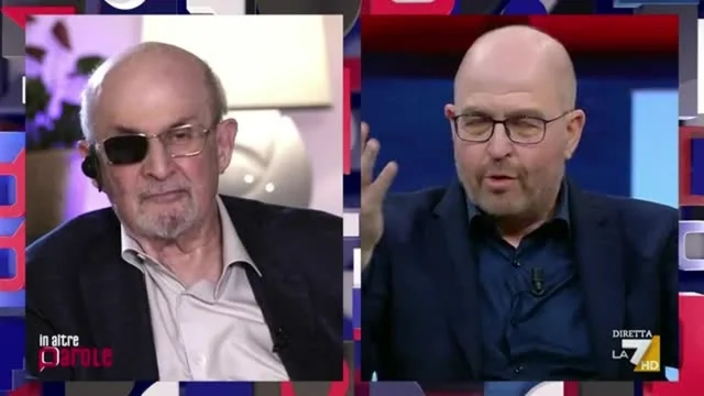 Cosa direbbe all'uomo che lo ha accoltellato? La risposta di Salman Rushdie