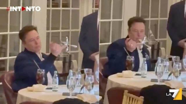 Elon Musk gioca con le posate a tavola con Donald Trump