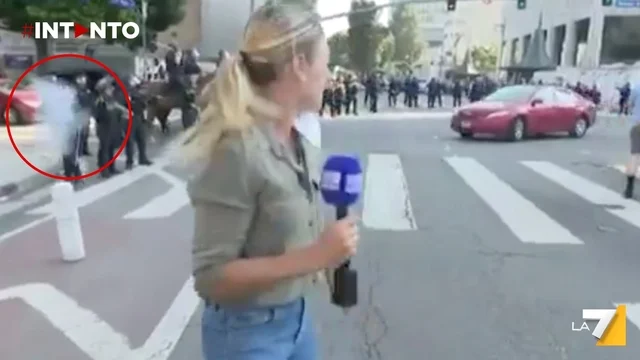 Giornalista australiana colpita da un proiettile di gomma durante una diretta dalle proteste di Los Angeles