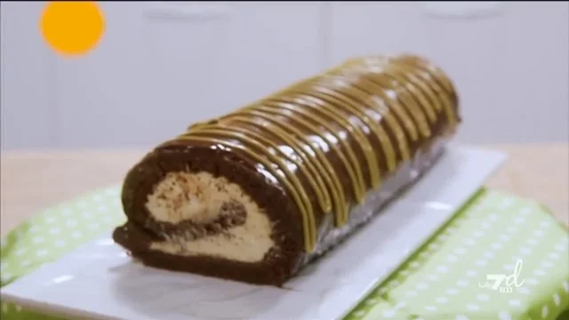 Rotolo al cacao con crema al pistacchio