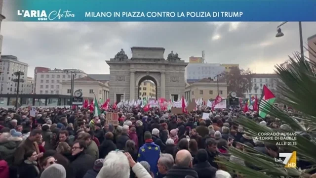 Milano in piazza contro la Polizia di Trump