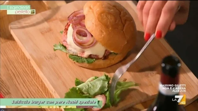 Salsiccia burger con pere Nashi speziate