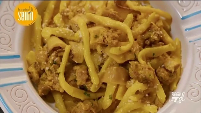 Macarrones de busa con zafferano, salsiccia e funghi