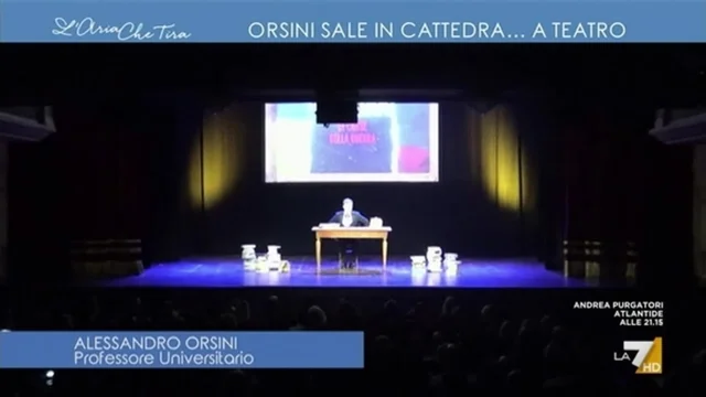 Orsini sale in cattedra... a teatro