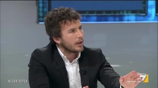 Fusaro: ''Ri-sovranizzare l'economia, Europa governata da traditori della patria''