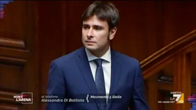 Alessandro Di Battista interviene telefonicamente a Non è L'Arena