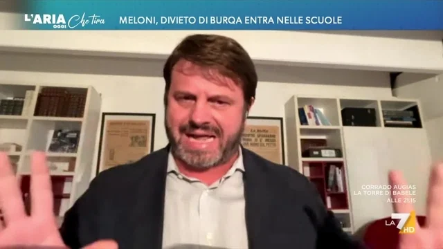 Gonne corte e burqa, la battuta di Ludovica Ciriello a Giovanni Sallusti: "Citiamo Tajani, magari!"