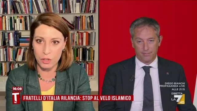 Burqa a scuola, Piccolotti: "Chiudere le ragazze in casa, non è a favore dei diritti delle donne"