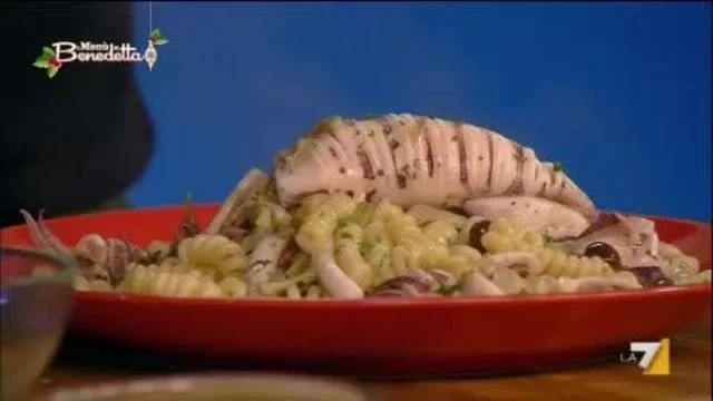 Fusilli Bucati Corti con Calamari e Carciofi