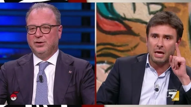 Di Battista: "Meloni ipocrita! Parla di multinazionali e fa lo scendiletto di Biden"