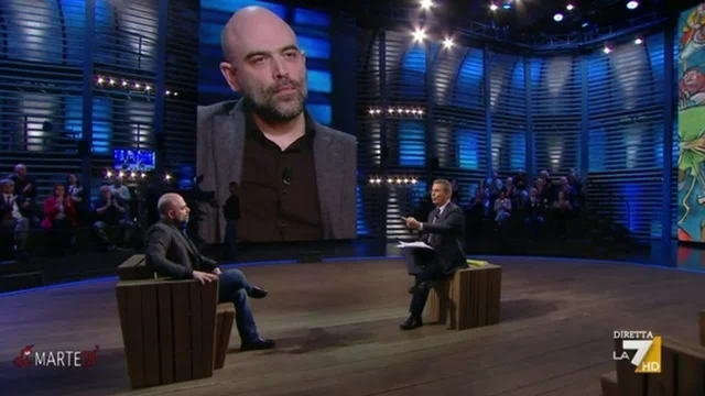 L'intervista a Roberto Saviano: "Il modello di Meloni è Orban, la democrazia illiberale"