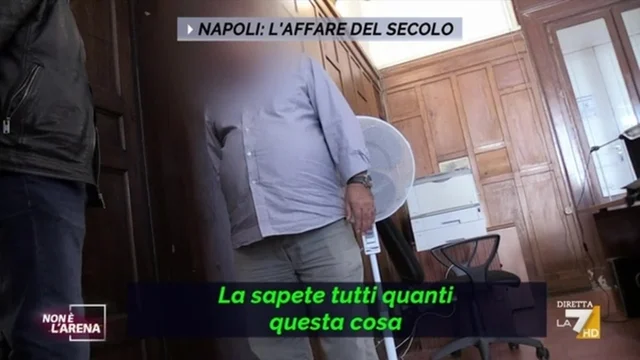 Napoli, l'affare del secolo. Il servizio di Agostini sul palazzo occupato a Napoli.