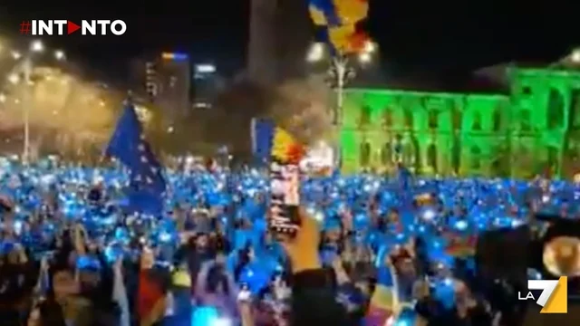 Romania: manifestazione pro-UE e contro Georgescu, accusato di legami con la Russia