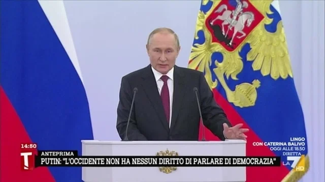 Putin: "Non vogliamo sostituire padre e madre con genitore 1 e genitore 2"