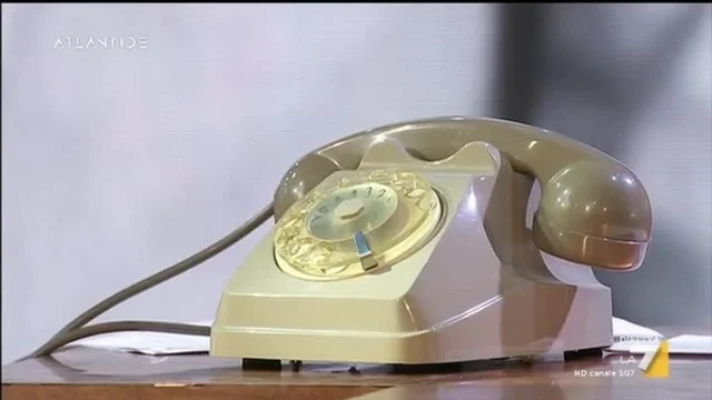 Ustica, la telefonata in diretta: "Volo Itavia abbattuto da un missile che voleva colpire l'aereo di Gheddafi"